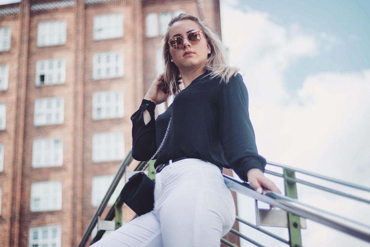 service-04 business, woman, people, shooting, fashion, model, portrait, attractive, girl, lifestyle, blog, blonde, brunette, thinking, lady, glamour, style